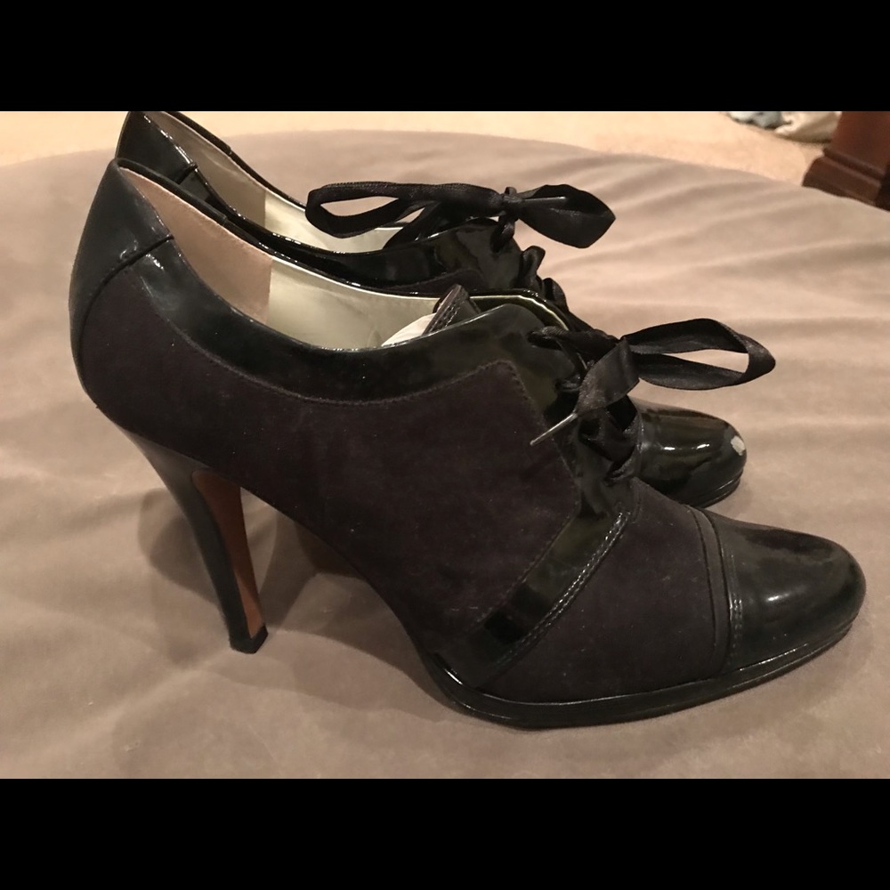 Tahari ankle boot black patent